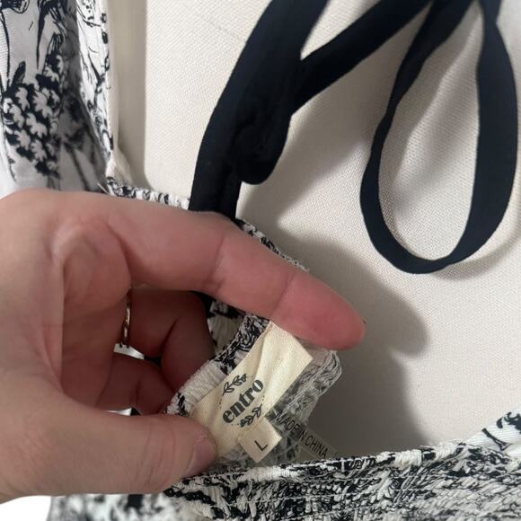 Entro Black and White Toile Pattern Dress - Size Large - Picture 4 of 6